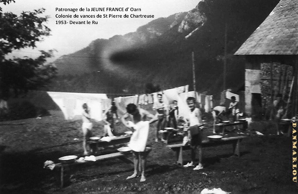 COLO JEUNE FRANCE 1953 devant le Ru 6.jpg